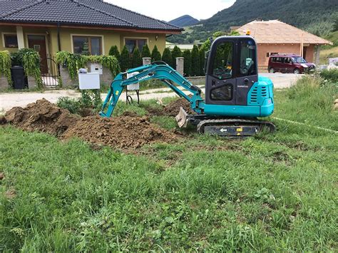 mini excavator inchiriat